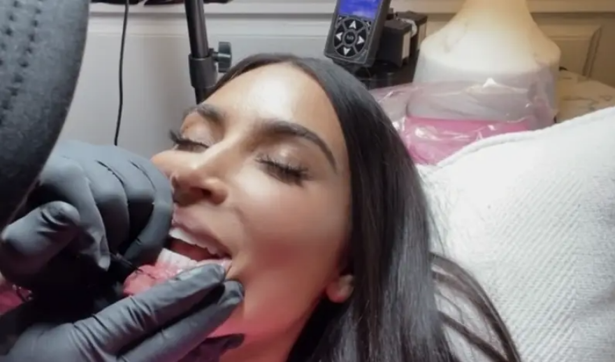 Κιμ Καρντάσιαν: Αποκάλυψε για πρώτη φορά το τατουάζ που έκανε κρυφά 