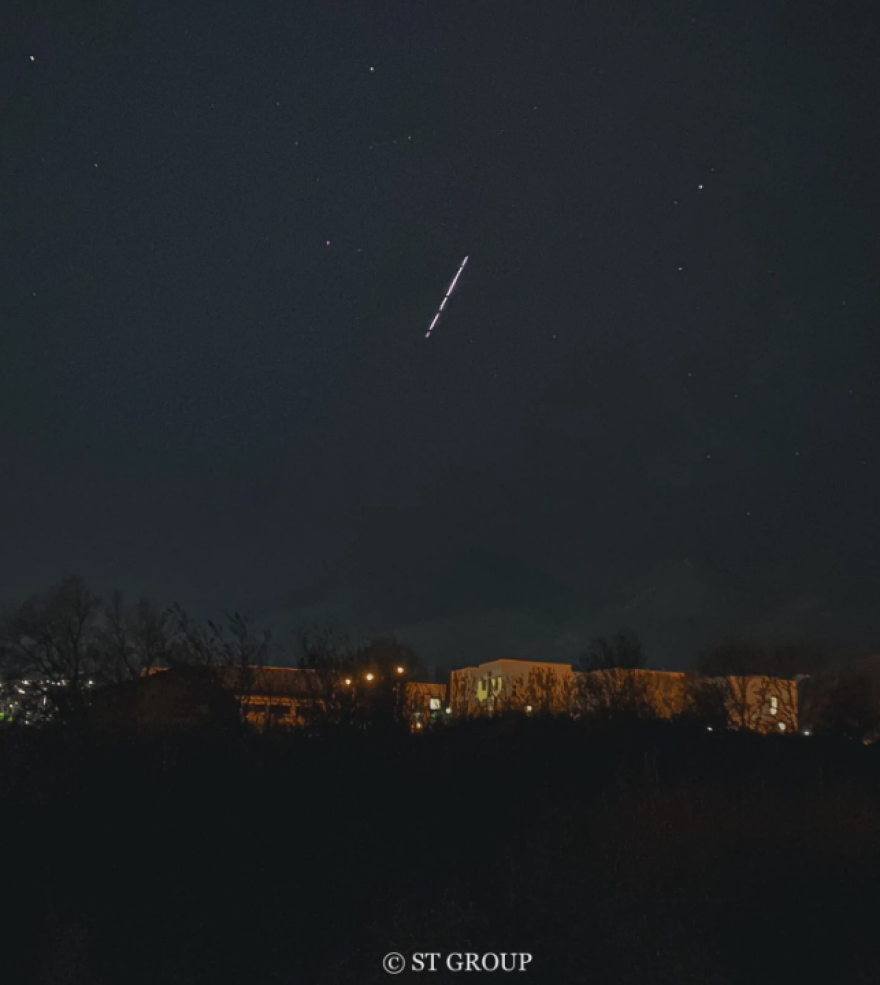 Οι δορυφόροι Starlink του Έλον Μασκ έκαναν την εμφάνισή τους στον ουρανό της Ξάνθης - Δείτε βίντεο