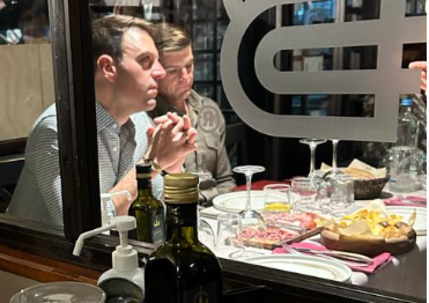 Νυχτερινή «σύσκεψη» στο Basegrill - Ο Κασσελάκης με Τάιλερ και Αυγέρη, Σβίγγου, Βασιλειάδη