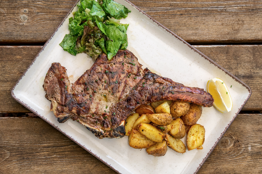 Περιβόλι στη Βάρη: Το αυθεντικό farm-to-table εστιατόριο που φέρνει τη φρεσκάδα του μποστανιού στο πιάτο μας