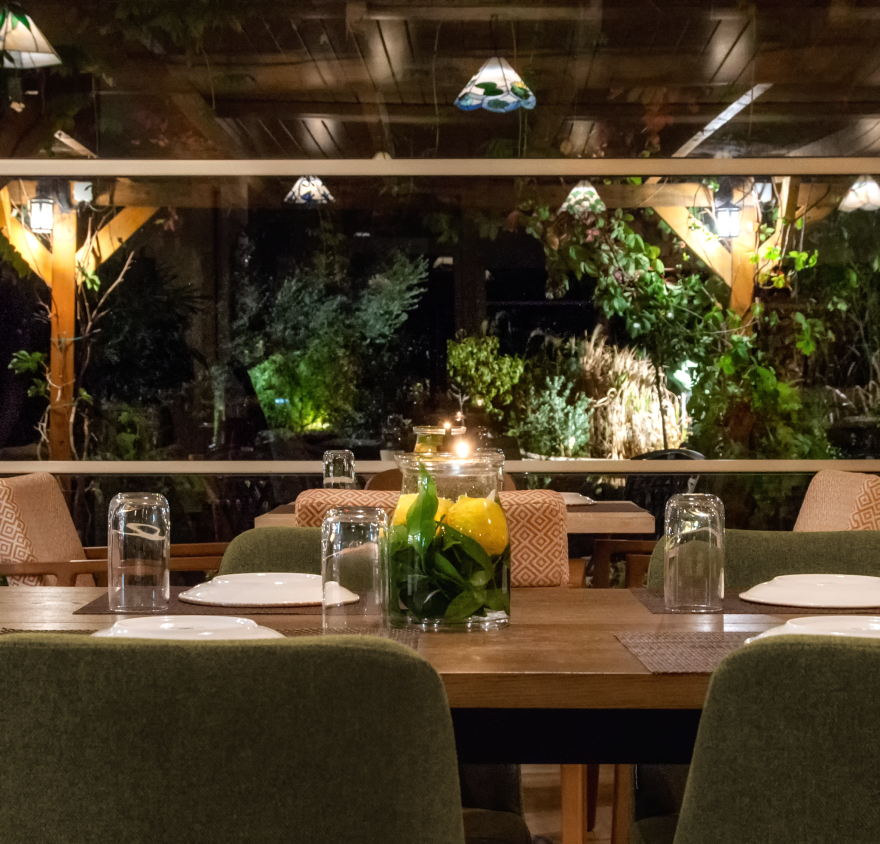 Περιβόλι στη Βάρη: Το αυθεντικό farm-to-table εστιατόριο που φέρνει τη φρεσκάδα του μποστανιού στο πιάτο μας