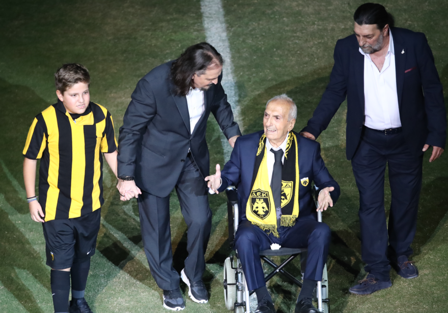 Κώστας Νεστορίδης: Η μυθιστορηματική ζωή του μεγάλου γκολτζή της ΑΕΚ - Βίντεο και φωτογραφίες