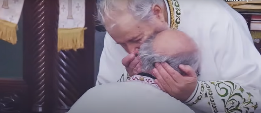 Κρήτη: Εκκλησία των Χανίων άνοιξε την αγκαλιά της στον παπά Δημήτρη των Αγίων Ισιδώρων του Λυκαβηττού 