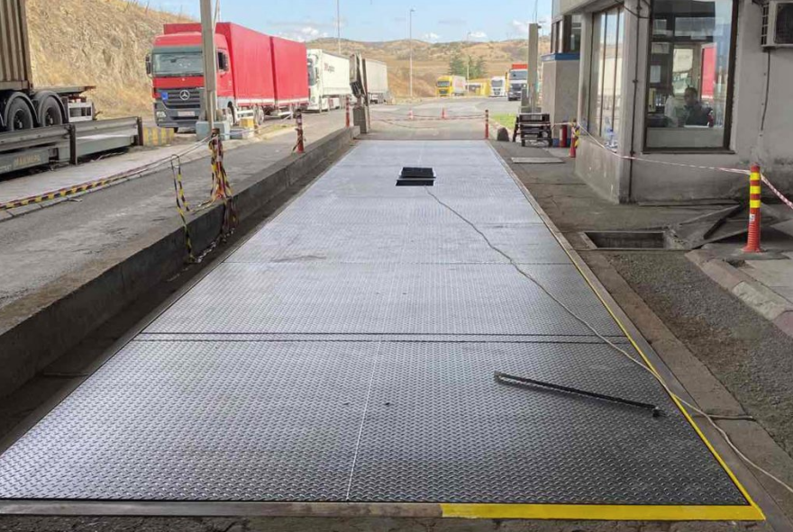 Θεσσαλονίκη: Ηλεκτρονικά «μάτια», οπτικές ίνες, μπάρες και γεφυροπλάστιγγα στο Τελωνείο των Ευζώνων