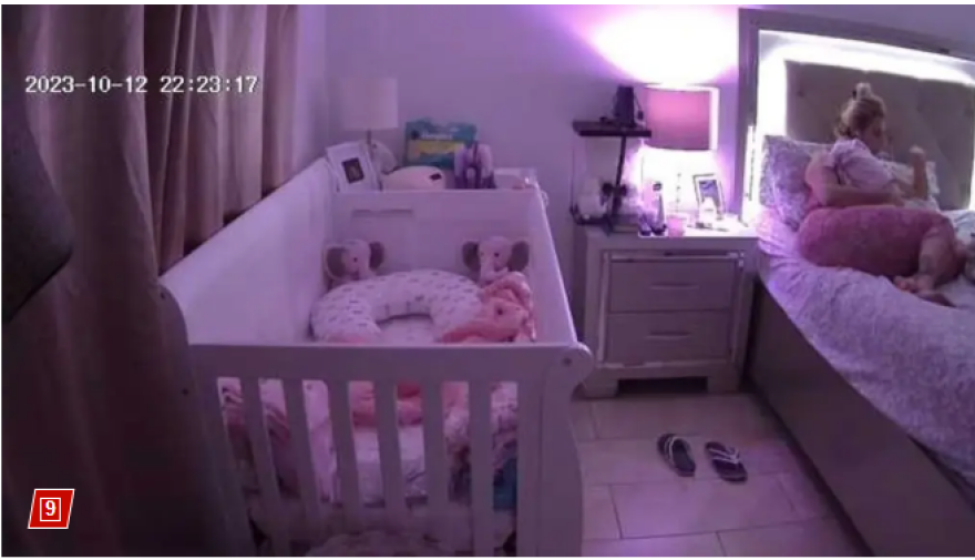 ΗΠΑ: Ανατριχιαστική φωτογραφία δείχνει 13χρονο να στέκεται πάνω από την κοιμισμένη μητέρα του πριν τη σκοτώσει με μαχαίρι