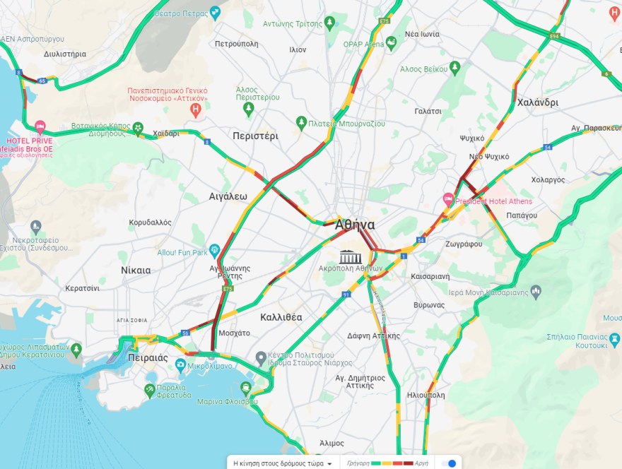 Κίνηση στους δρόμους: Απομακρύνθηκε το λεωφορείο που έμεινε στον Κηφισό, στη γέφυρα προς παραλιακή