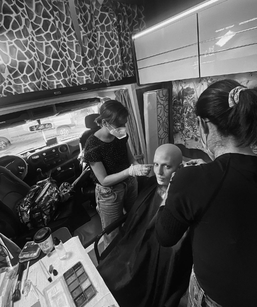 Τόνια Σωτηροπούλου: Δείχνει τη μεταμόρφωσή της στην καρκινοπαθή ηρωίδα που υποδύθηκε - Δείτε το βίντεο