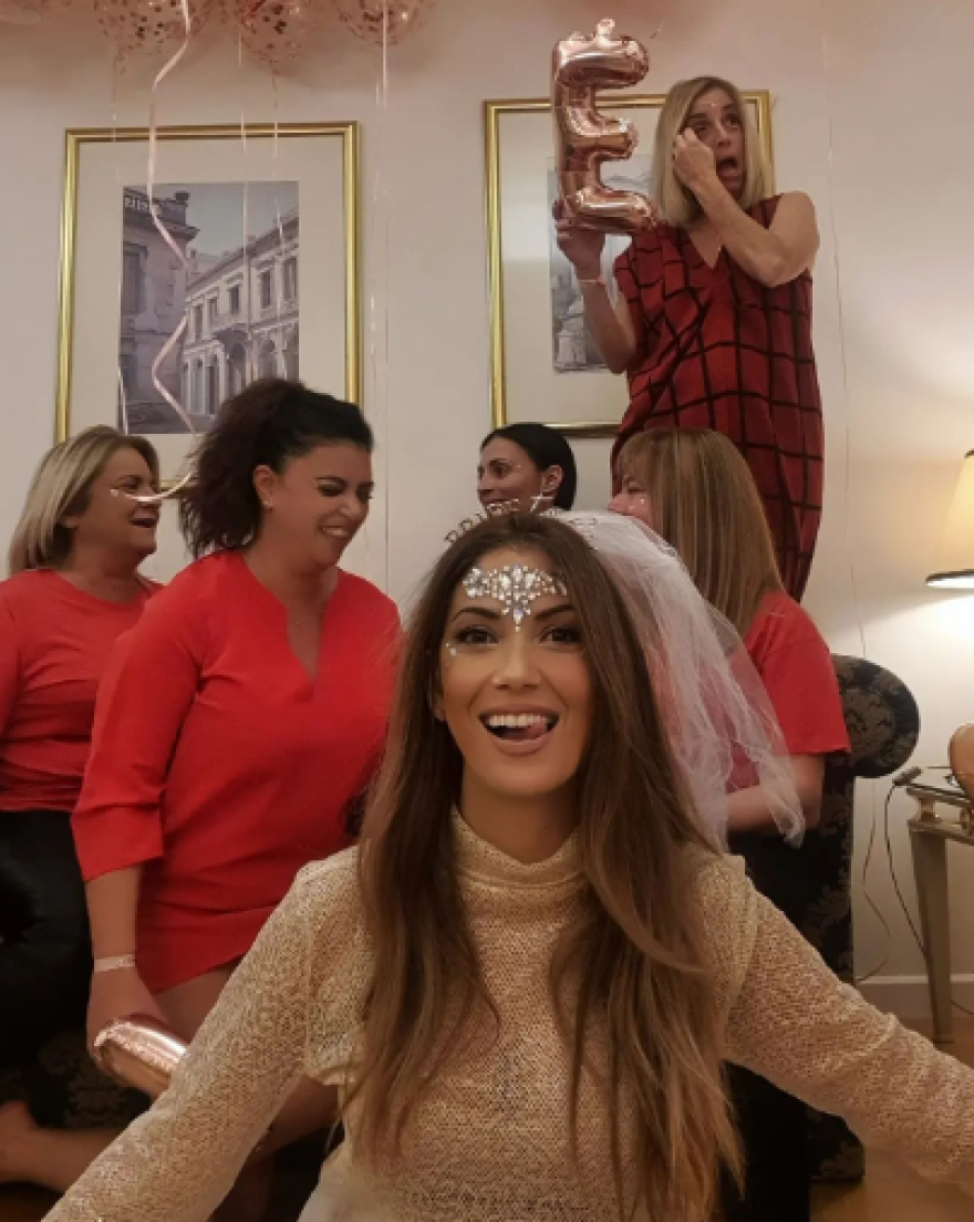 Γιώτα Τσιμπρικίδου: Παντρεύτηκε η δημοσιογράφος - Δείτε βίντεο