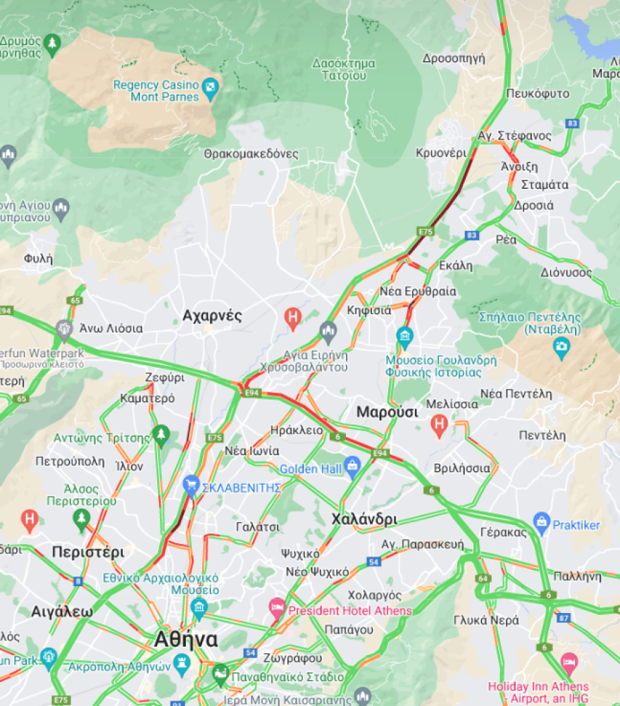 Κίνηση στους δρόμους: Όπου φύγει φύγει οι Αθηναίοι - Πάνω από 22.000 αυτοκίνητα πέρασαν τα διόδια της Κορίνθου