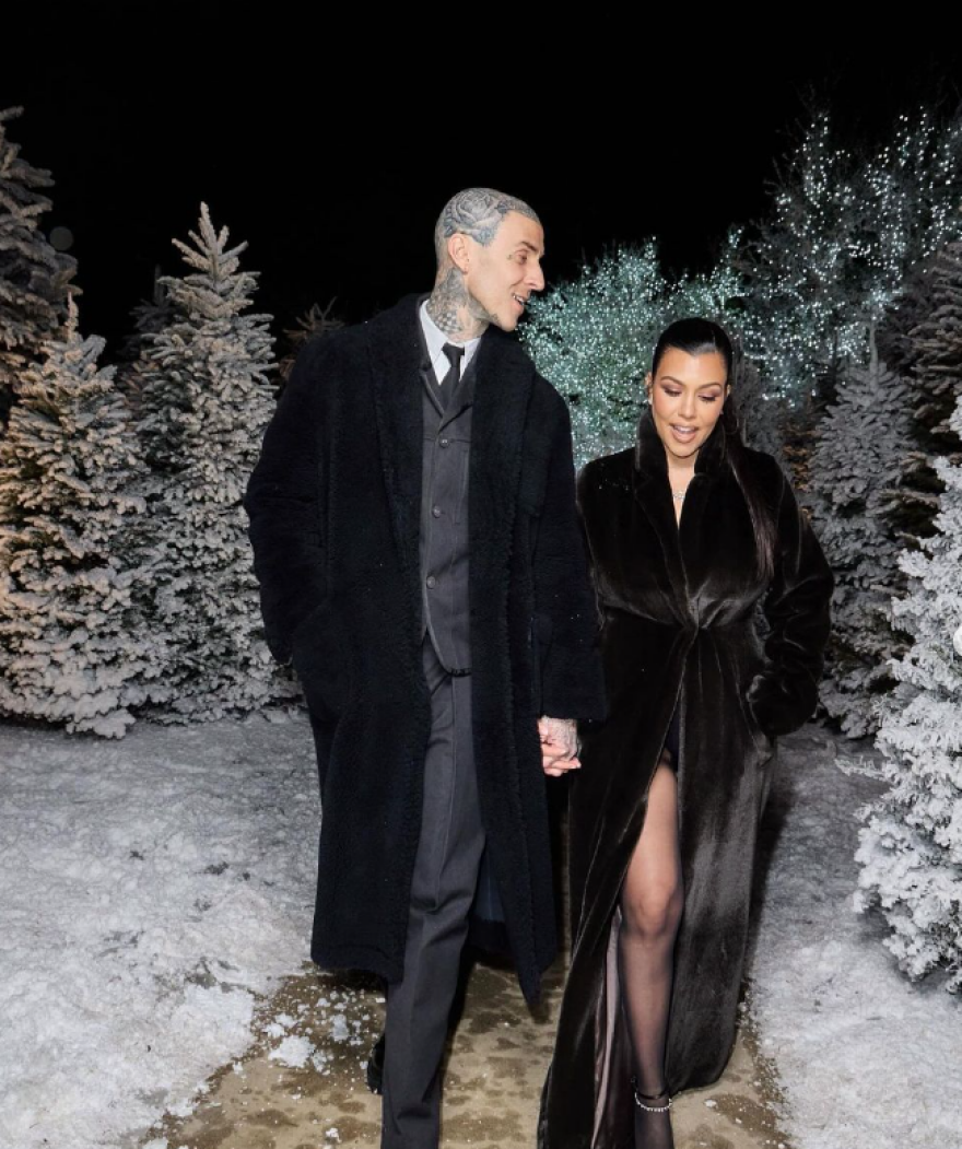 Κόρτνεϊ Καρντάσιαν: Τα φιλιά με τον Τράβις Μπάρκερ στα χιόνια