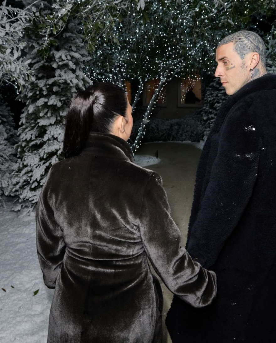 Κόρτνεϊ Καρντάσιαν: Τα φιλιά με τον Τράβις Μπάρκερ στα χιόνια