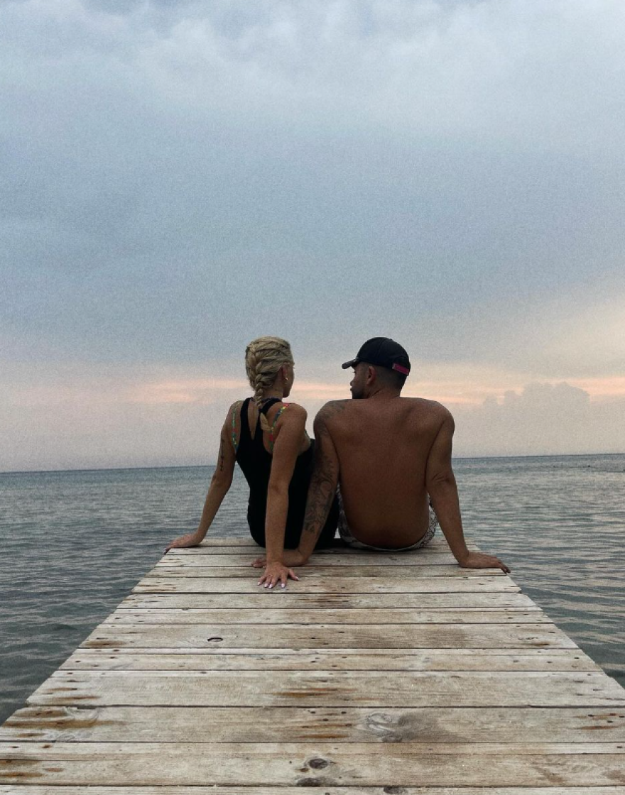 Γαρυφαλλιά Καληφώνη: Αποχαιρετά το 2023 με τρυφερό βίντεο που φιλάει τον Χρήστο Μάστορα