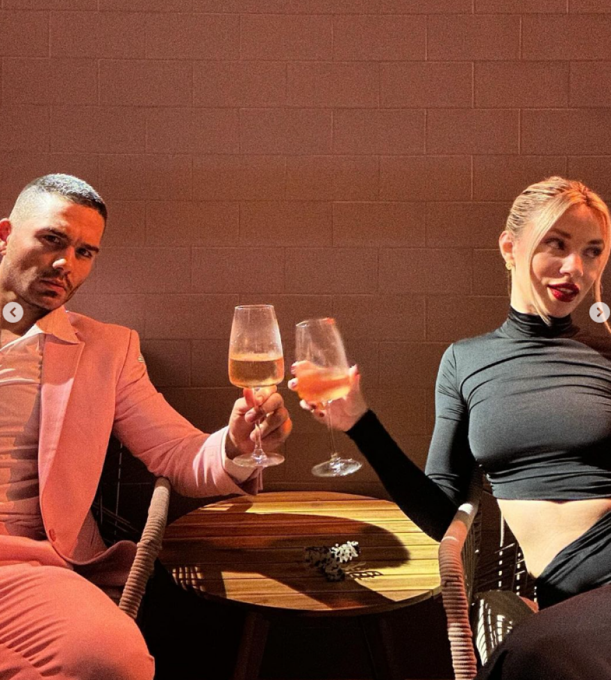 Γαρυφαλλιά Καληφώνη: Αποχαιρετά το 2023 με τρυφερό βίντεο που φιλάει τον Χρήστο Μάστορα