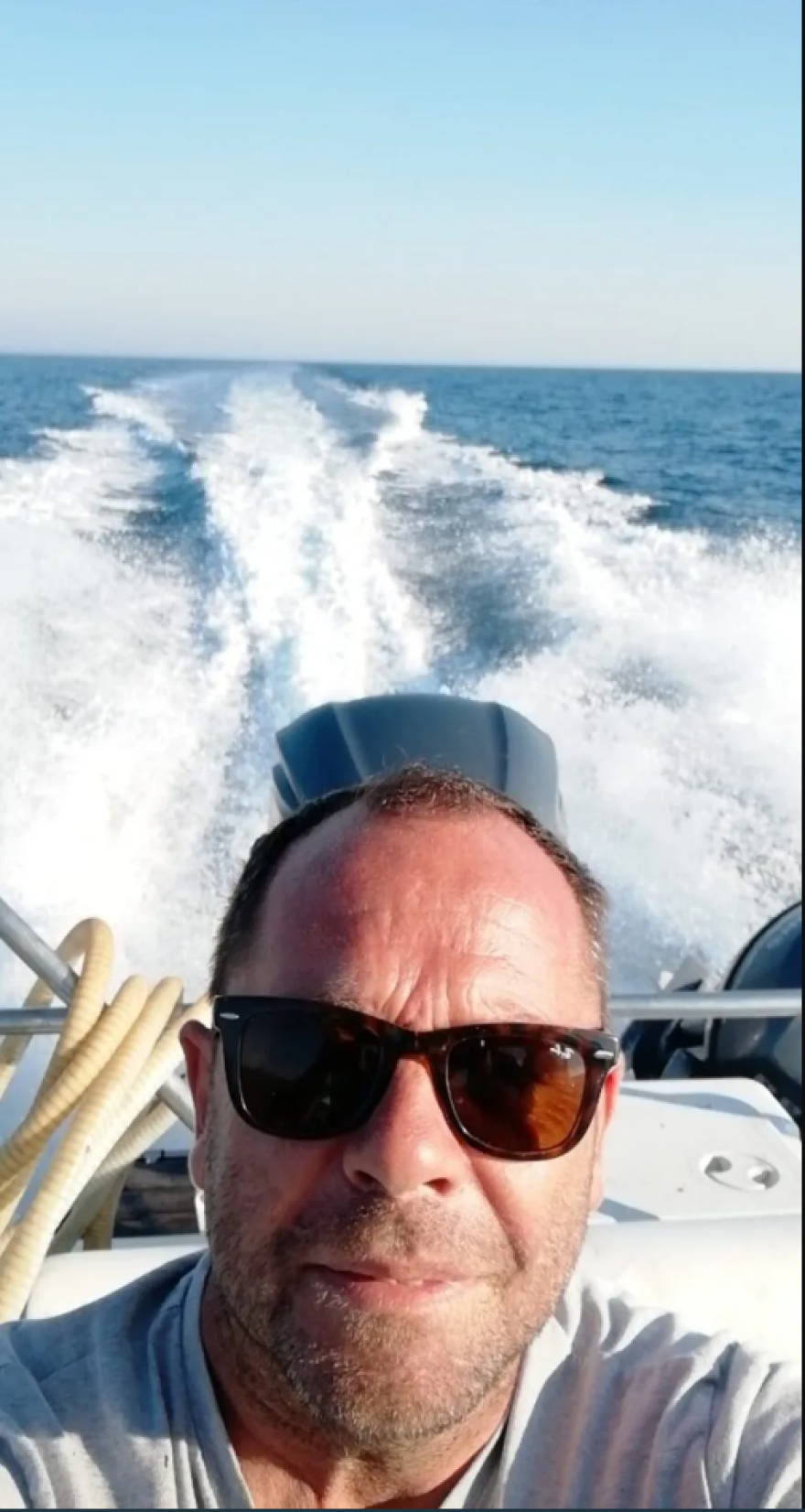 Στέλιος Ρόκκος: Επιστρέφει στο κέντρο που τραγουδάει, μετά τον πνιγμό του αδερφού του