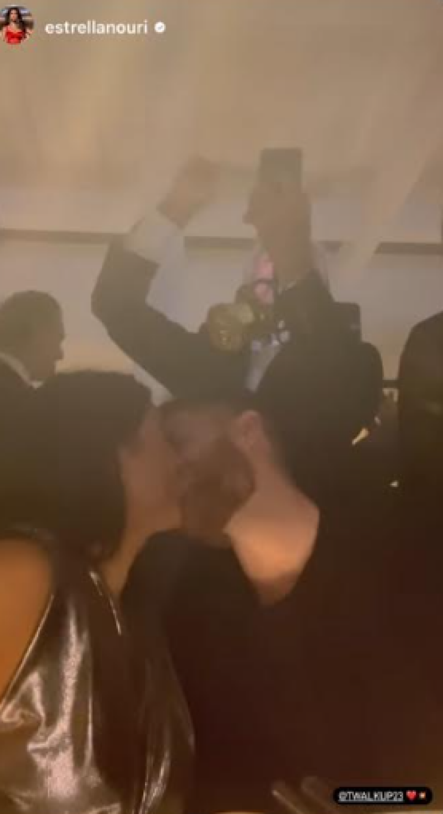 Γουόκαπ - Νούρι: Πρωτοχρονιά με καυτά φιλιά και φόντο την Ακρόπολη - Φωτογραφίες 