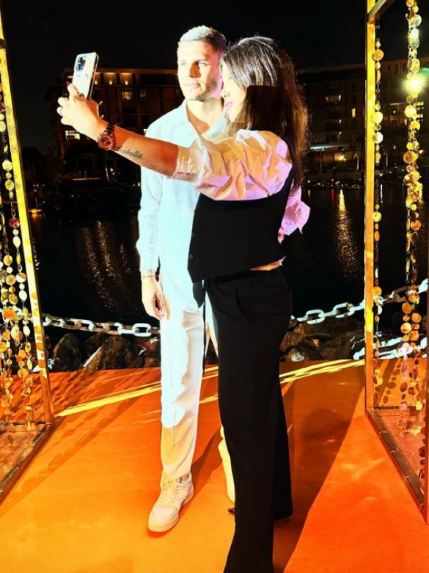 Γουάντα Νάρα: Ποδαρικό στο 2024 με μπάνιο στο Ντουμπάι - Φωτογραφίες 