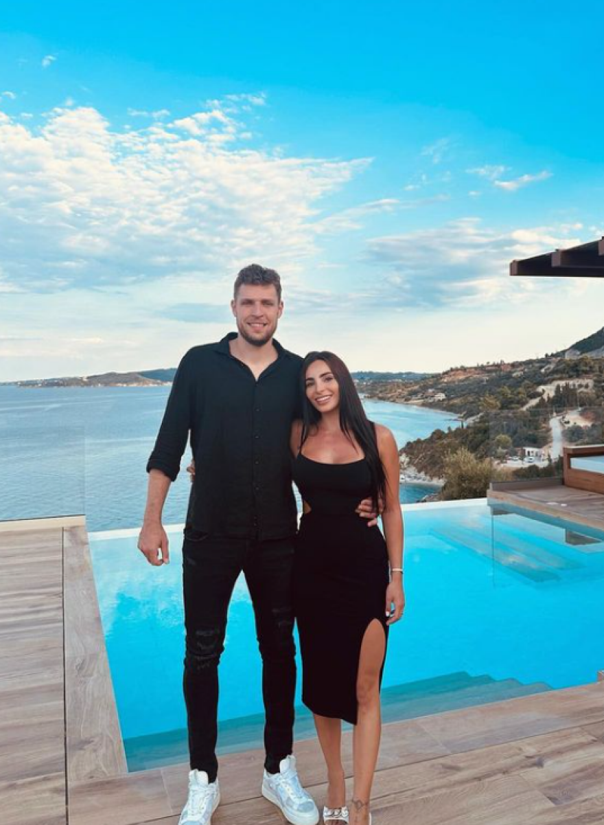 Σάσα Βεζένκοβ: Οι καρδούλες και το μήνυμα στην Νικόλ Ελευθεριάδου που προκρίθηκε στους Ολυμπιακούς Αγώνες - Φωτογραφία 