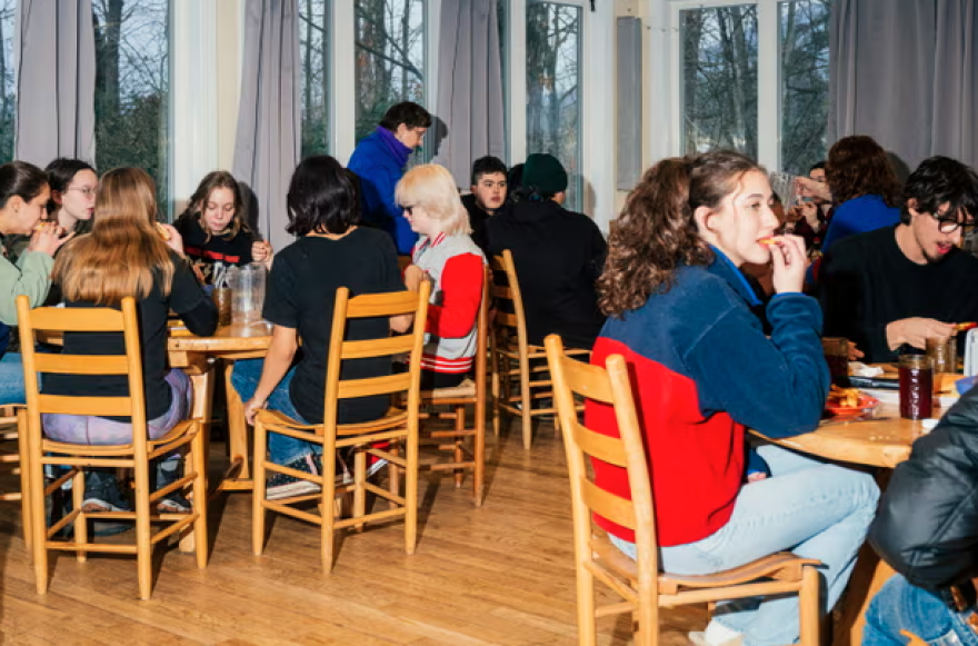 Σχολείο στις ΗΠΑ κατήργησε τα smartphones και τα αποτελέσματα εντυπωσιάζουν - Τα οφέλη για μαθητές και καθηγητές