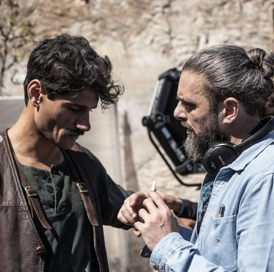 Πάνος Βλάχος: Η μεταμόρφωση του ηθοποιού για τις «17 Κλωστές» - Δείτε φωτογραφίες