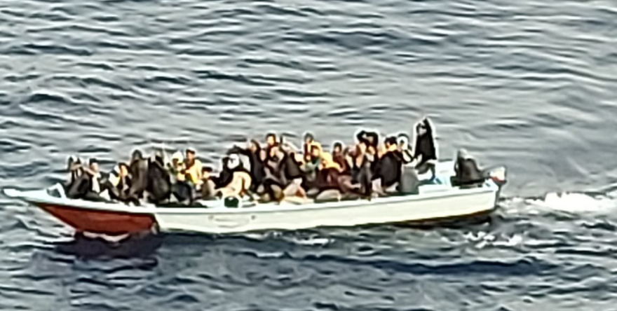 Άλλη μια λέμβος με μετανάστες στη Γαύδο - Εντοπίστηκαν και διασώθηκαν 42 άτομα