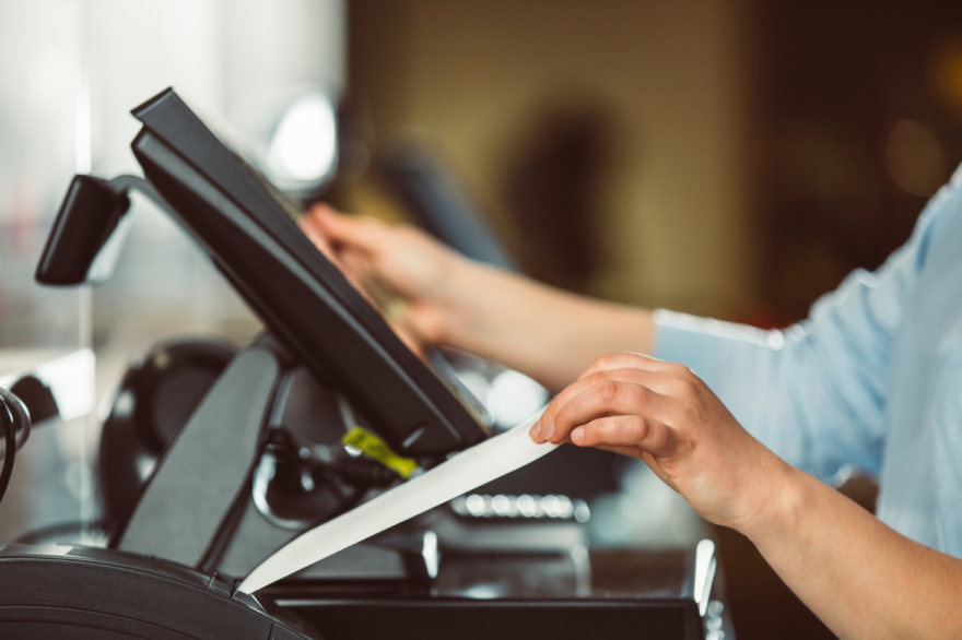 Αντίστροφη μέτρηση για τη διασύνδεση ταμειακών μηχανών με POS - Πρόστιμα φωτιά σε όσους δεν θα συμμορφωθούν	