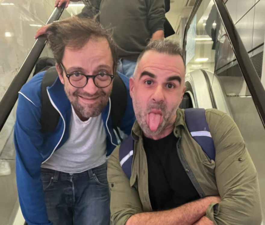 ﻿Αύγουστος Κορτώ: Μαζί με τον σύζυγό του γιορτάζουν τα 20 χρόνια της σχέσης τους