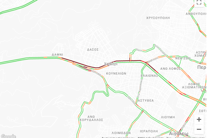 Φωτιά σε αυτοκίνητο στον Σκαραμαγκά - Συνεχίζονται οι καθυστερήσεις στη λεωφόρο Αθηνών