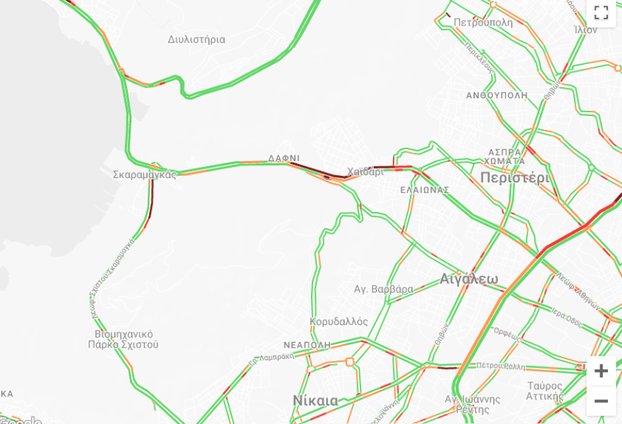 Φωτιά σε αυτοκίνητο στον Σκαραμαγκά - Συνεχίζονται οι καθυστερήσεις στη λεωφόρο Αθηνών