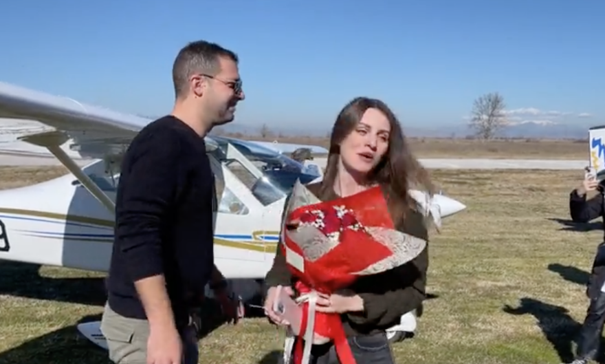 Καρδίτσα: Πρόταση γάμου εν πτήσει στο αεροδρόμιο της Μυρίνης - Δείτε φωτογραφίες