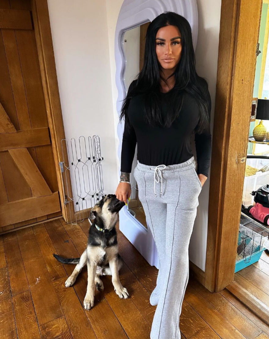 Κέιτι Πράις: Η Peta της δίνει 5.000 λίρες για να δεσμευτεί ότι δεν θα πάρει ξανά κατοικίδιο μετά τον θάνατο 7 ζώων που ανέλαβε