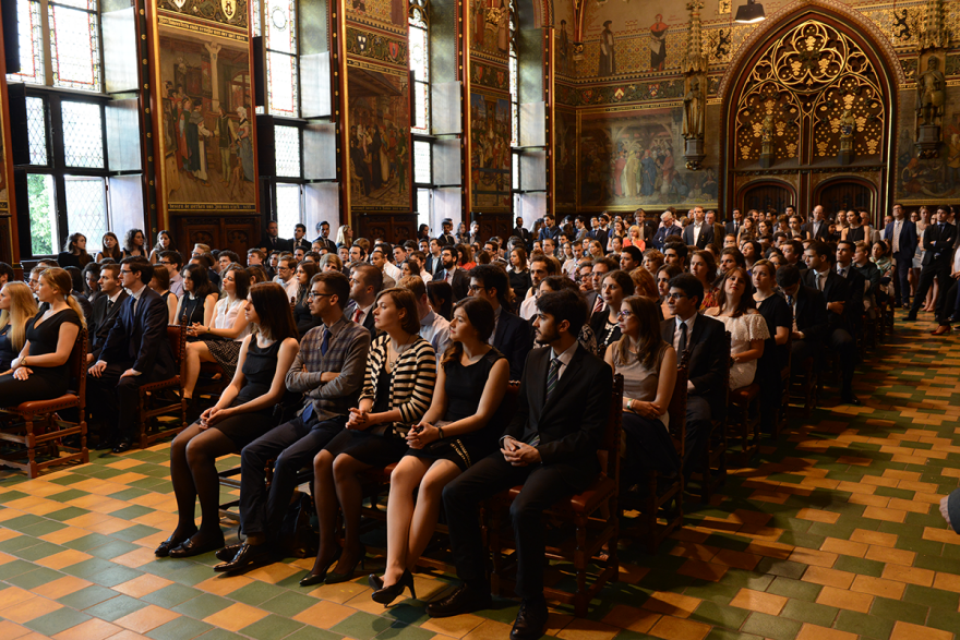 Σεξουαλικό σκάνδαλο συγκλονίζει το Κολλέγιο της Ευρώπης: Καθηγητής-αρπακτικό παρενοχλούσε φοιτήτριες