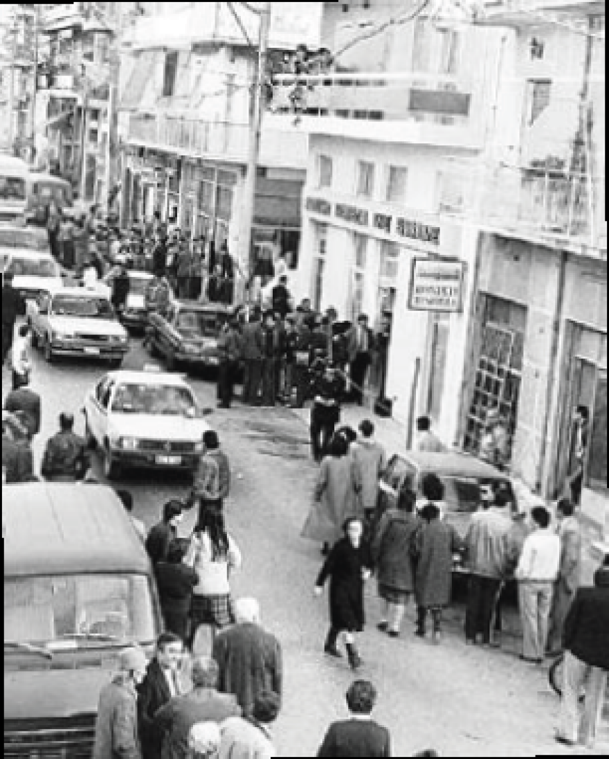 Επιχείρηση της Αντιτρομοκρατικής στην Αθήνα - Οκτώ άτομα στη ΓΑΔΑ για την έκρηξη στα Πετράλωνα