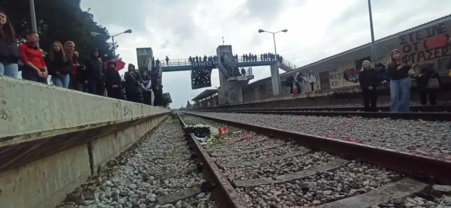 Τρίκαλα: Χιλιάδες πολίτες στους δρόμους ζητούν δικαίωση για τα θύματα των Τεμπών - Δείτε φωτογραφίες