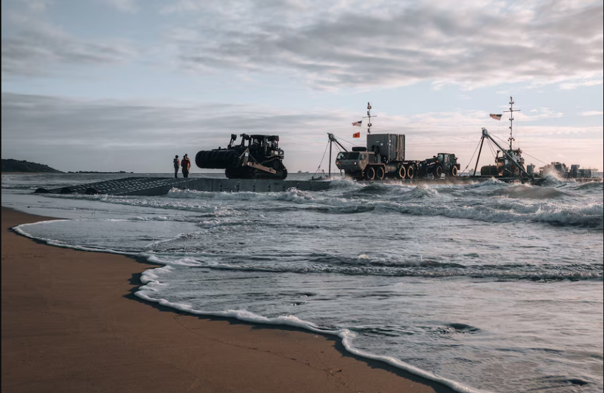 Γάζα: Οι ΗΠΑ κατασκευάζουν πλωτή πλατφόρμα μισού χιλιομέτρου για την ανθρωπιστική βοήθεια - «Σίγουρη η επίθεση της Χαμάς»