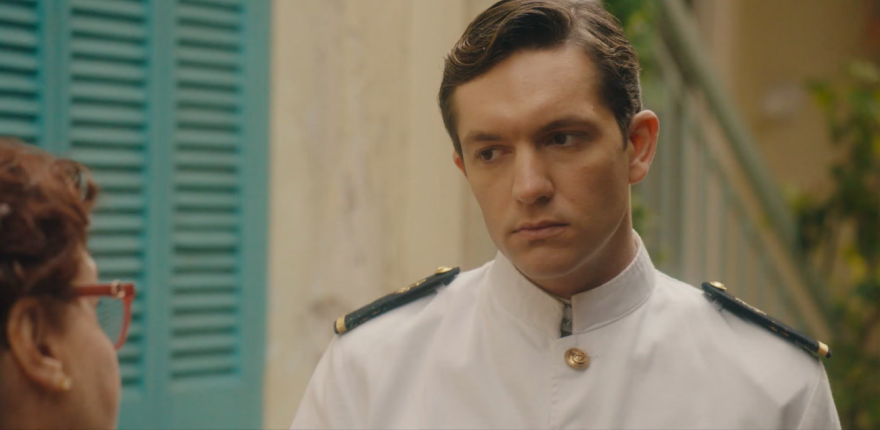 Το Ναυάγιο: Η Στέλλα κρατά στην αγκαλιά της ένα μωρό και πλέει σε πελάγη ευτυχίας