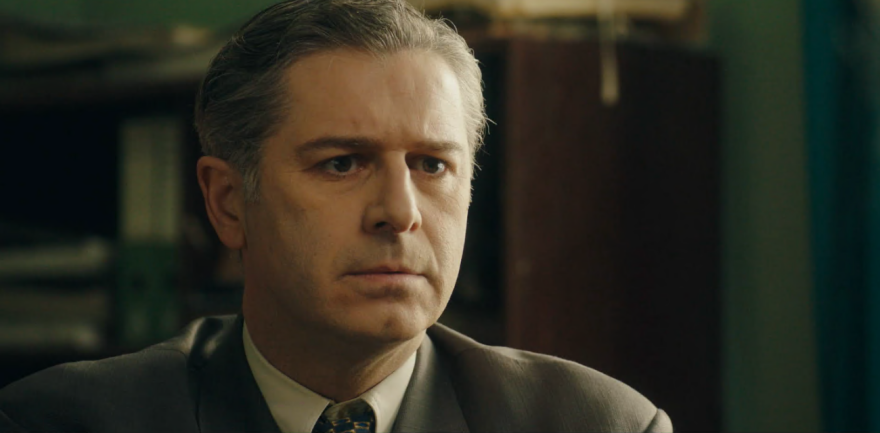 Το Ναυάγιο: Η Στέλλα κρατά στην αγκαλιά της ένα μωρό και πλέει σε πελάγη ευτυχίας