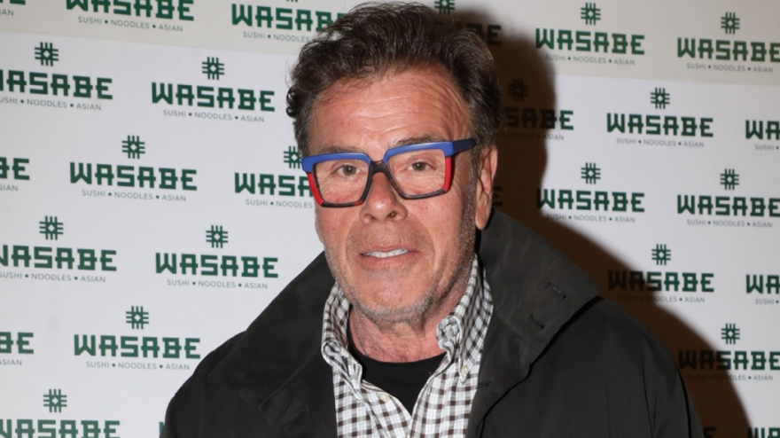 Ο Κασσελάκης… ξαναβαφτίζει τον ΣΥΡΙΖΑ - Από το «θαύμα» στην κολυμπήθρα, στην ιερή συμμαχία του ΝΑΤΟ και τη στήριξη στο Ισραήλ