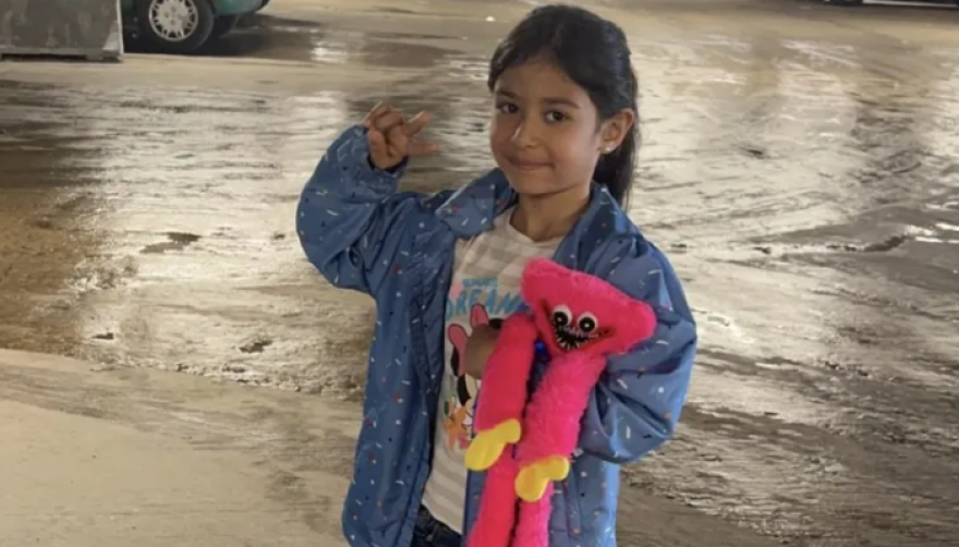 «Δεν θα συγχωρέσω ποτέ τον εαυτό μου»: Ραγίζει καρδιές ο Ιρακινός πατέρας που έχασε την 7χρονη κορούλα του στη Μάγχη