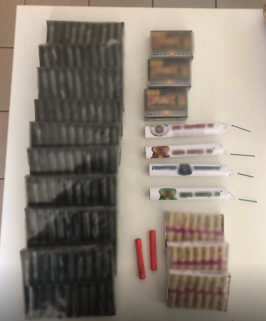 Σύλληψη ανηλίκων για κατοχή εκατοντάδων κροτίδων στο Κορωπί