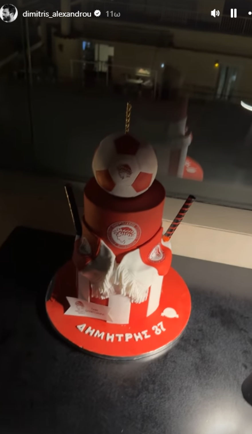 Δημήτρης Αλεξάνδρου: Το φιλί με την Ιωάννα Τούνη στο πάρτι για τα γενέθλιά του