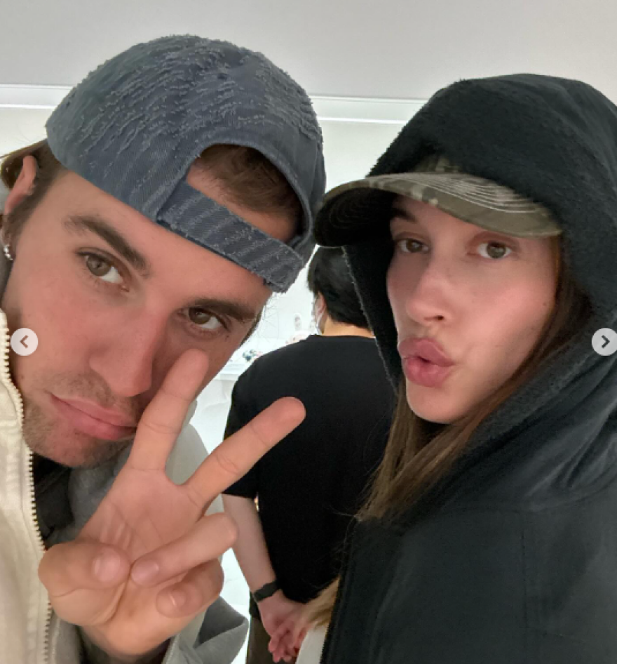 Χέιλι Μπίμπερ: Δημοσίευσε νέες φωτογραφίες με τη φουσκωμένη κοιλιά της