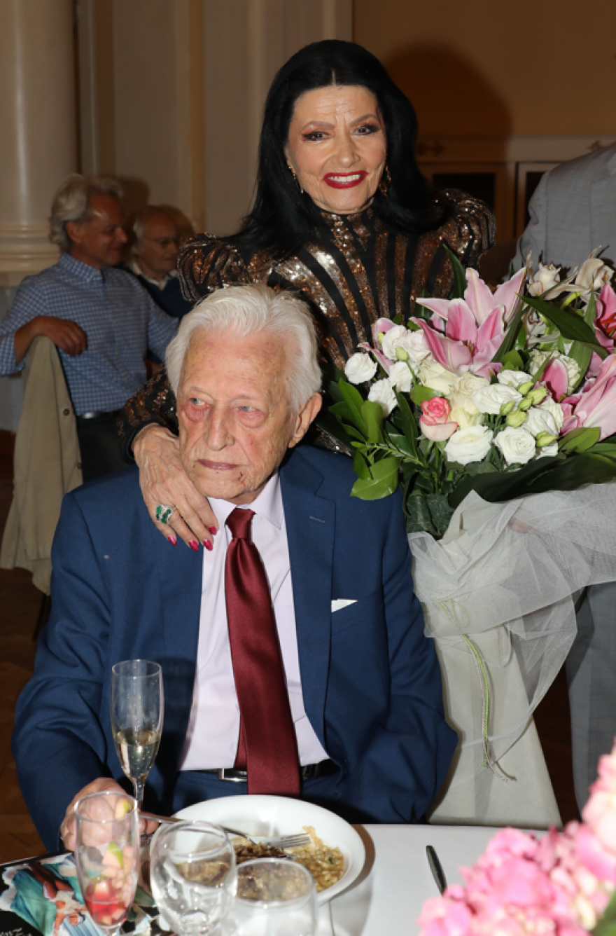 Ζωζώ Σαπουντζάκη: Γιόρτασε τα 91α γενέθλιά της - Δείτε τις φωτογραφίες