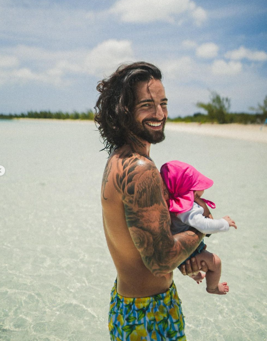 Μαλούμα: Οι τρυφερές φωτογραφίες με τη Σουσάνα Γκόμεζ και τη 2 μηνών κόρη τους