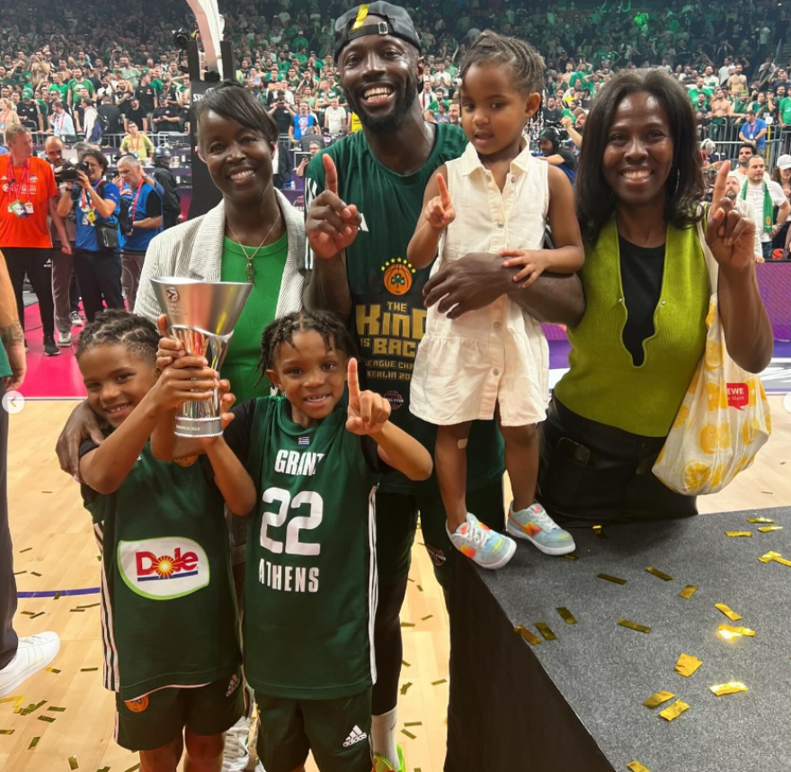 Παναθηναϊκός: Οι γυναίκες πίσω από τους πρωταθλητές Ευρώπης - Αποθέωσαν τους παίκτες οι σύντροφοι και οι σύζυγοί τους