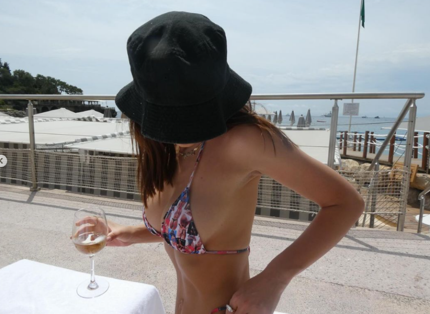 Έμιλι Ραταϊκόφσκι: Ποζάρει με το μπικίνι της από το Μονακό