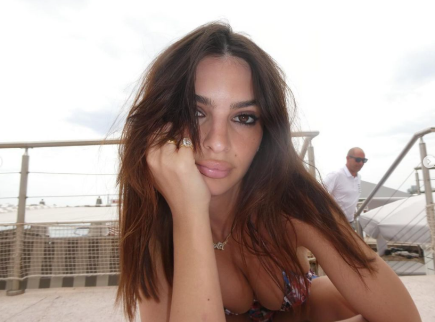 Έμιλι Ραταϊκόφσκι: Ποζάρει με το μπικίνι της από το Μονακό