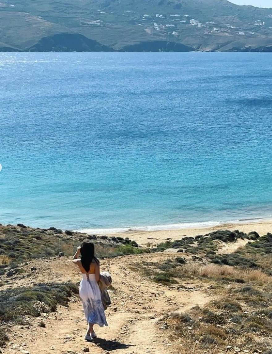 Μπεν Άφλεκ: Στη Μύκονο ο αδερφός του με την Κέιλι Κόουαν - Δείτε βίντεο και φωτογραφίες