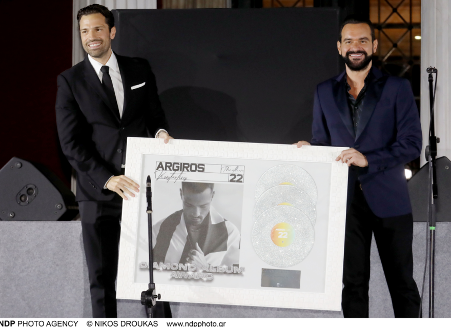 Κωνσταντίνος Αργυρός: Η σύντροφός του στην απονομή του διαμαντένιου δίσκου του