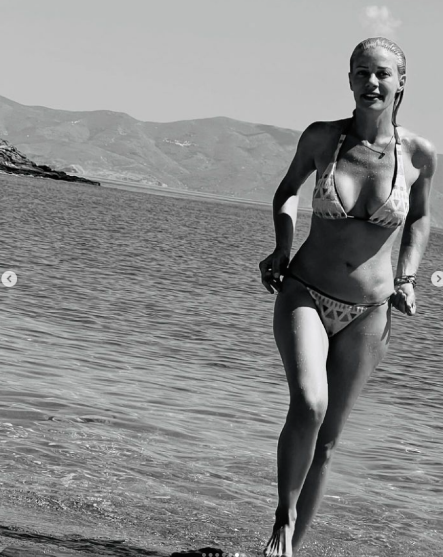 Ζέτα Μακρυπούλια: Topless στην Κύθνο η παρουσιάστρια - Δείτε τη φωτογραφία