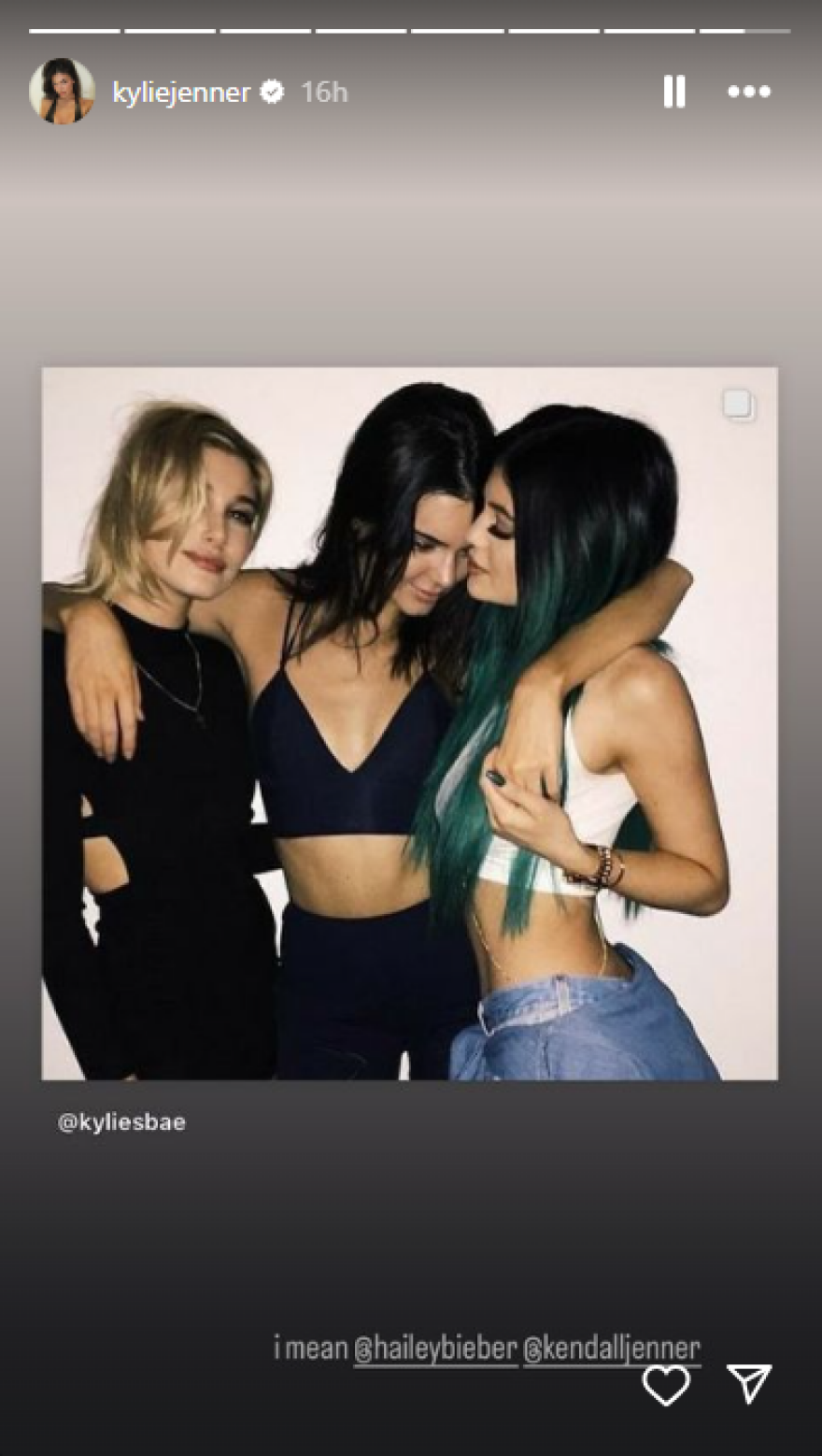 Κάιλι Τζένερ: Η φωτογραφία από τα παλιά με τη Χέιλι Μπίμπερ - Είμαστε μαμάδες τώρα, γράφει 